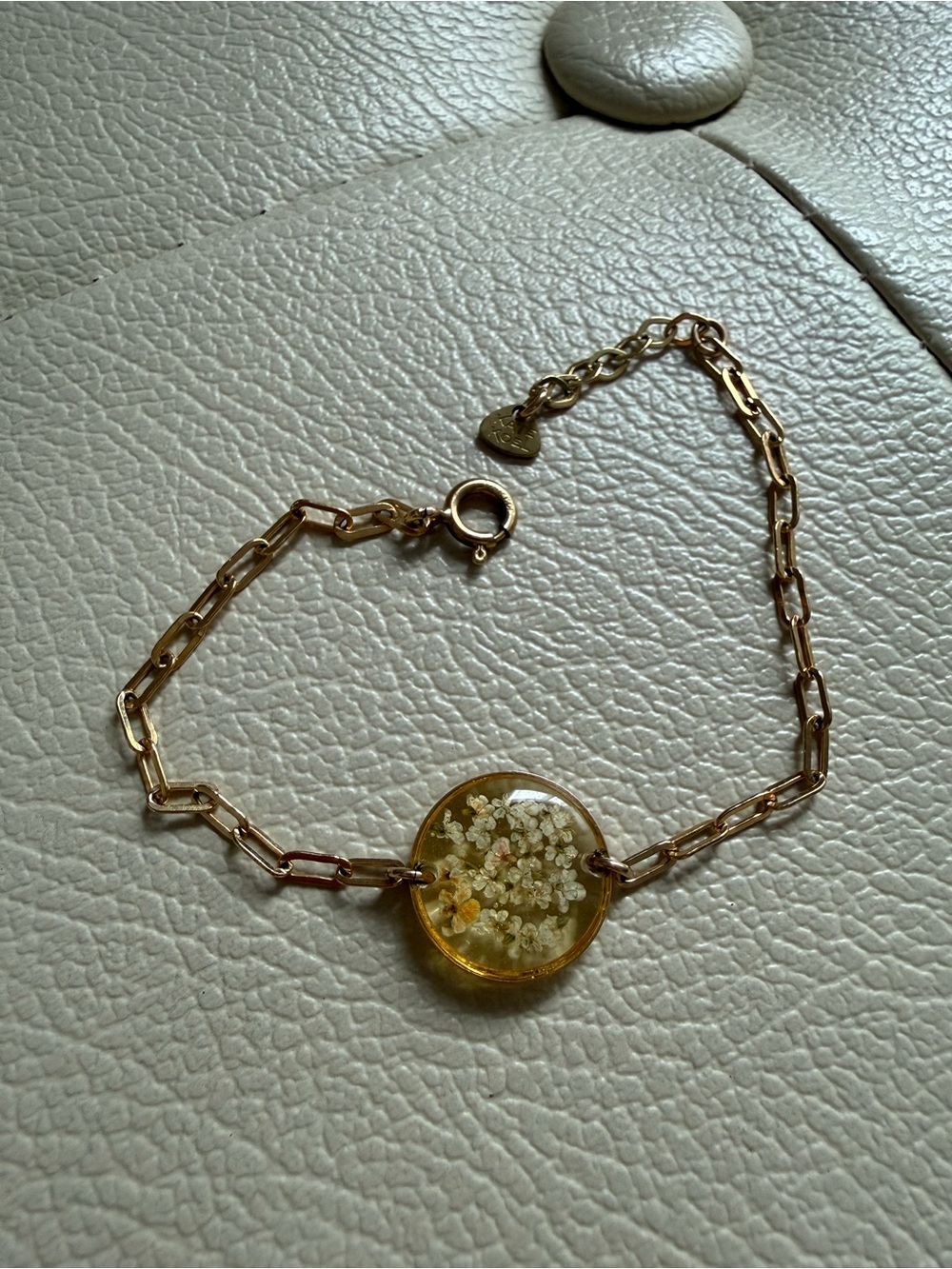 Gold Floral Pendant Bracelet